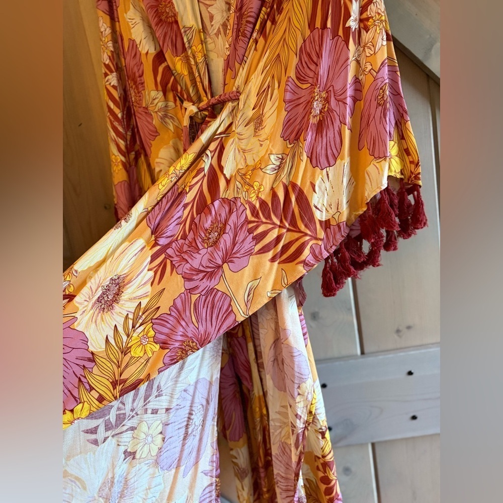 NWT Dress Forum Floral Kimono with Tassels - Picture 8 of 8